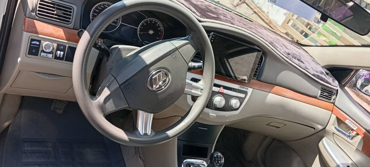 السلام عليكم ليفان 620موديل 2011سياره جديده ماشيه 92حقيقي سبير منازل مكفوله من الصبغ فقط الدعاميات للجماليه وبيه الدوسعه مطخوخه مامصلحه مثل ماموضح بصوره كير محرك تبريد ثلج مكاني بغداد العامريه السعر 65وبيه مجال بسيط رقمي ***********ابو محمد
