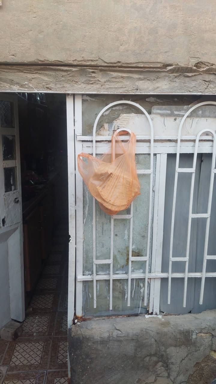 بيت للبيع طابو صرف قرب مسجد السهلة ١٠٥م واجه ١٠م غرفتين وصالة واستقبال ومطبخ وصحيات والشارع مقرنص البيت قديم ١١٥مليون  الاستفسار ***********
