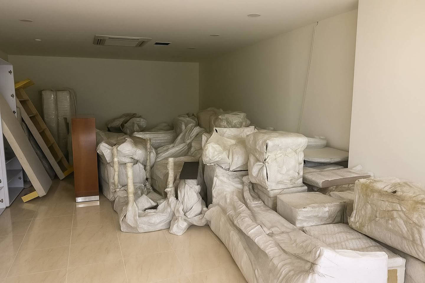 شركة نقل اثاث في  اربيل 
🔹شركة نقل في أربيل لنقل الاثاث المنزلي والبضائع
🔹نقل داخل وخارج اربيل وجميع المحافظات وبالعكس
🔹كادر مختص فتح ونقل وشد جميع الغرف النوم
🔹كادر مختص لفتح وشد السبالت والكاونترات 
🔹كادر مختص بتغليف الأثاث حسب طلب 
🔹كادر مختص بتحميل وتفريغ الأثاث والبضائع 
🔹يوجد جميع انواع سيارات النقل العام 
كيه.. كنتر ..هينو .. اتيكو 
- ملاحظة : يوجد نقل داخل وخارج اربيل  ولجميع المحافظات  من الشمال إلى جنوب العراق 
نقل البضائع والأثاث المنزلي وشركات والمحلات التجارية 
من أربيل إلى جميع المحافظات الجنوبيه والغربيه وبالعكس 
لتواصل معناه على الارقام التاليه في الاسفل 
***********📲 ///  ***********📲
***********📲 ///  ***********📲
