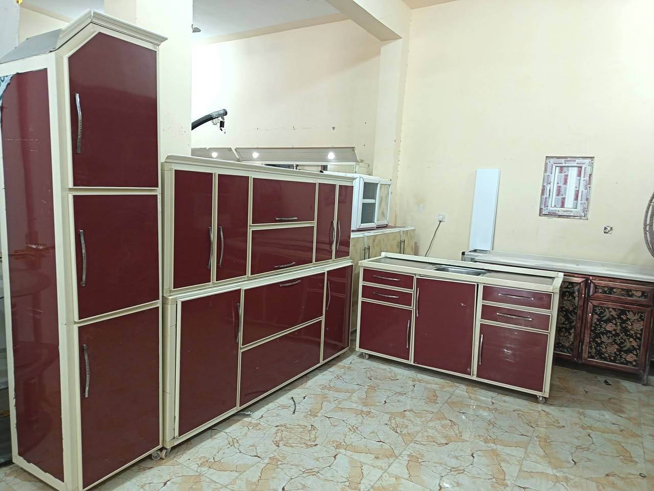 معرض ابو عبدالله للاثاث المنزلي 🔥 وصول وجبه جديده من كاونتر مستخدم واحد ربع قطع كاونتر ثاني حطاطه شرط ثلاث متار وسنك مرمر  شي حديث وراقي زورونا تجدون ما يناسبكم العنوان تكريت الديوم مقابل مطعم المذاق بلقرب من اسواق الزوبعي للاستفسار خاص او اتصال *********** متوفر وتساب
