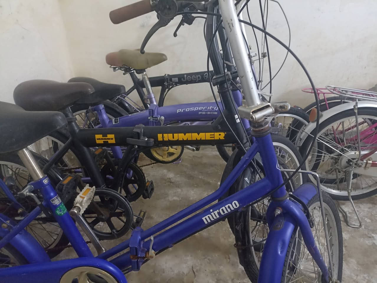 السلام عليكم 
تتوفر بايسكلات باله المانيه نظافة 95% إلى 98% 
كذالك بايسكلات جديد صيني وألماني بكل الأحجام 
بااسعار تنافسية 
ويتوفر لدينا بيع بالاقساط على ماستر كارد الرافدين فقط 
ويتوفر بيع بالجملة والمفرد 
عنوان / مركز الكوت / الشيشان / مجاور محلات الخزعلي للطيور الزينة 
رقم هاتف ***********
الصور توضح شكل الموديل والسعر
