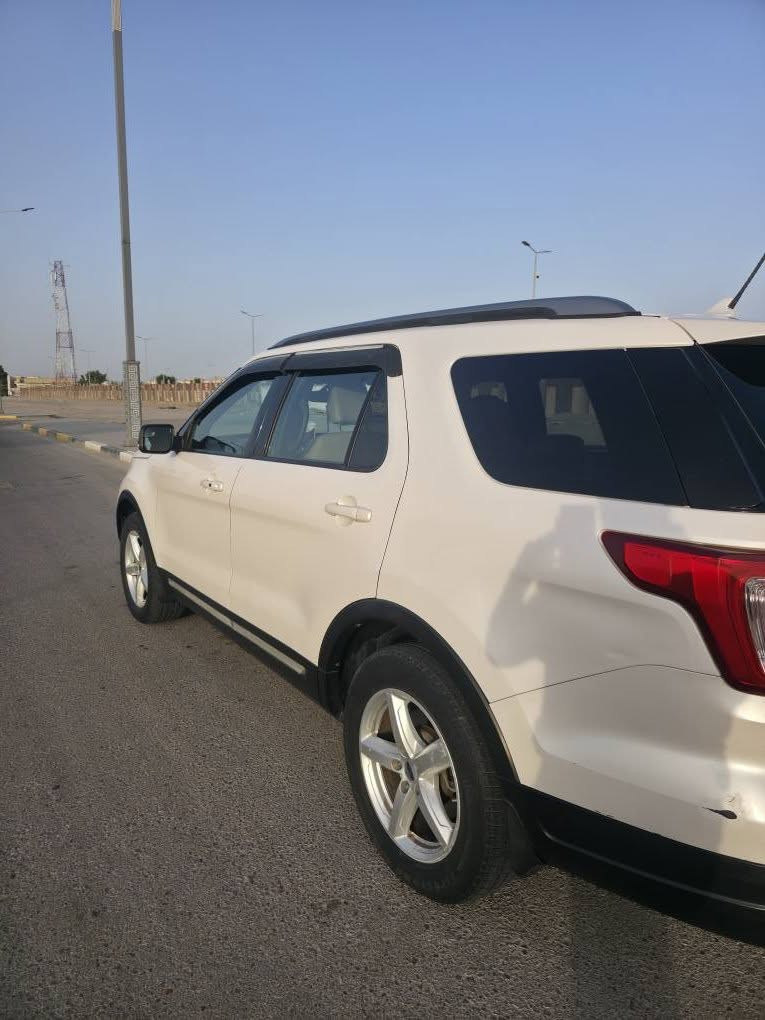 فورد اكسبلور  2018
رقم بصرة 
 
 موصفات xlt
محرك 4 سلندر حجم 2300
ممشى السيارة 115 الف ميل
بصمة ابواب 
 بصمة تشغيل عن بعد 
حساس امامي 
حساس خلفي 
كاميرة خلفية 
كشنات جلد  
ستيرن هيتر
تحكم ستيرن
صندوق شفط 
شاشة حجم كبير
نظام كار بلي و أندرويد أوتو 
اشاير بالمرايا الجانبية
كشنات الامامية كهربائية
كشنات امامية تدفئة 
كود خارجي للقفل على باب السائق
صبغ بنيد و صندوق 
السعر150
المكان البصرة 
للتواصل *********** شط العرب, البصرة
