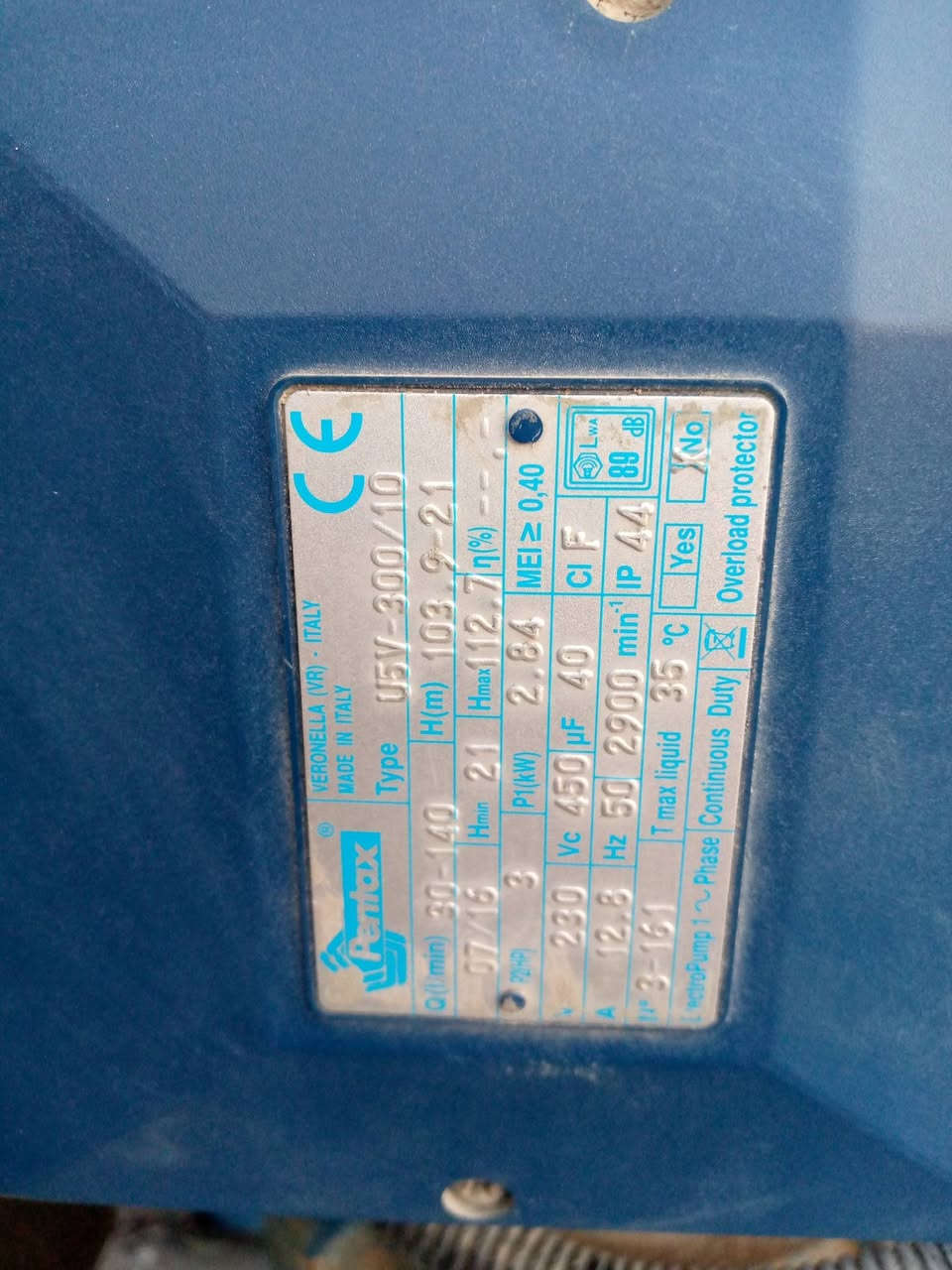 السلام عليكم
محطة واحد متر 
مضخات ايطالي 
تأسيس حار امل الشريف 
خزانات العدد 3
اثنين ابو 3000 الف 
واحد ابو 2000 
+ سنگ ترس دبات 
+ ماطور ترس 
املاح المنبرين 30 
ملاحضه احد الخزانات بي ضرب بسيط ومصلح 
السعر / 2 مليون و400
العنوان / بغداد المعامل
الرقم/***********
متواجد واتساب
