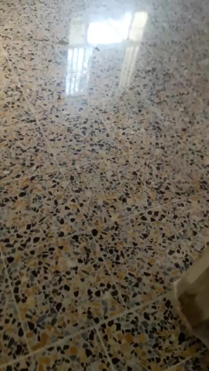 جلي موقعي جميع الارضيات اتصل ***********

مساحات كبيره المتر 3 ونص الف   مساحات اقل من 100 متر قطعي  لان تكاليف عمل ومواد
