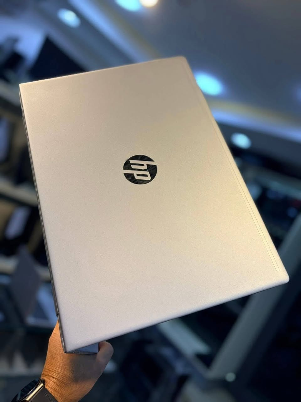 لابتوب سلم قوي hp 450 g7 / كارت شاشة خارجي 🔥

🔷 المعالج كور i7 من الجيل العاشر 

🔷 الرام 8 كيكا DDR4 

🔷 الهارد 256 كيكا نو - ssd بالاضافة الى 1 تيرا hdd

🔷 كارتين شاشة:

الأول كارت داخلي: أحدث نوع (ألترا أتش دي - UHD) حجم 4 كيكا

الثاني كارت #خارجي: NVIDIA GeForce MX240 حجم 2 كيكا

🔷 الشاشة 15.6 إنج Full HD (تشبع لوني رائع)

🔷 كيبورد (عربي انكليزي اصل)

🔷 بطارية ليثيوم توفر 3 ساعات فما فوق مع الكارتون الاصلي

#المنافذ

منفذ الطاقة 

3 منافذ USB A 

منفذ HDMI

منفذ 3.5 للسماعات 

منفذ SD CARD

منفذ ايثرنت 

منفذ تايب سي ( ثندربولت )

مع الشاحن الاصلي

#السعر 500 ألف 

(توصيل #متوفر بكل العراق)


**إذا كنت صاحب هذا الإعلان وتريد حذفه لأي سبب، رجاءا أرسل رسالة إلى الدعم الفني**