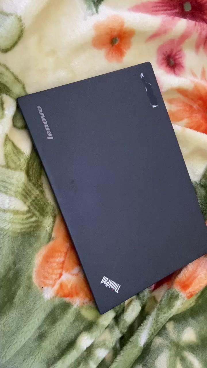 لابتوب 150 بطاريه جديده وشاحنه جديده سلم نظيف حيل بصمه 
الموبايل فول ذاكرته عاليه معالجه عالي ڪُݪشي بي سريع ويخبل جديد جهاز استخدام قليل ممخلين بي خط 200 الف نهايته ويرهم مراوس
***********
