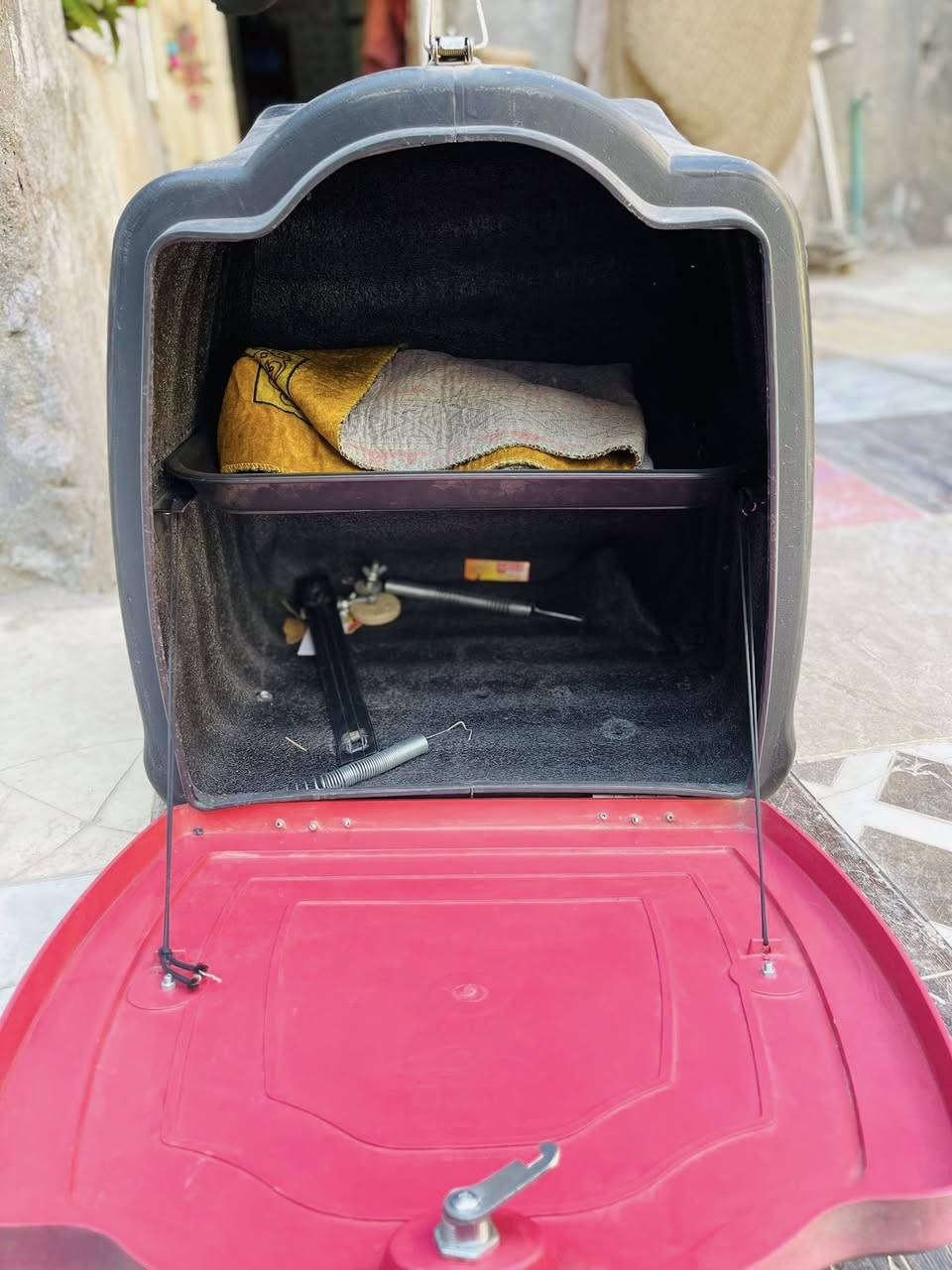 صندوق للببع سعره مناسب شراي *********** مكان ناصريه مركز
