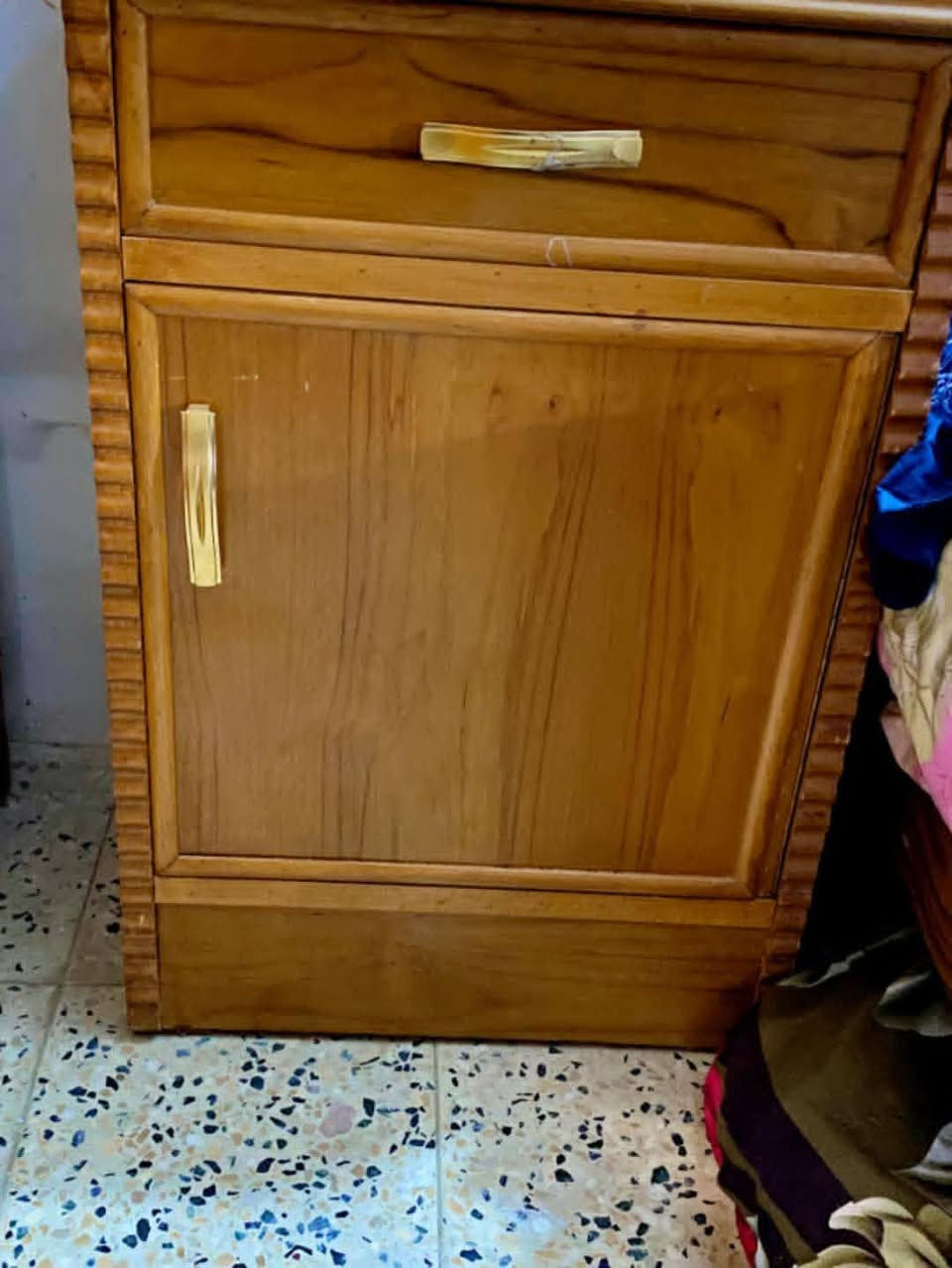 غرفة نوم نظيفه حيل للبيع السعر ٧٥٠ الف بغداد البنوك رقم الموبايل للحجز والاستفسار الأتصال على الرقم *********** او *********** يوجد واتساب
