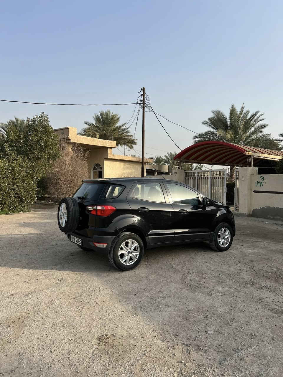 السلام عليكم 
فورد امريكي 2015 
محرك ١٥٠٠ تيربو 
مواصفات عاديه 
بيها قطعه وحده فقط بنيد 
ماشية ٧٧ ميل 
السعر 95$ وبيها مجال
***********
