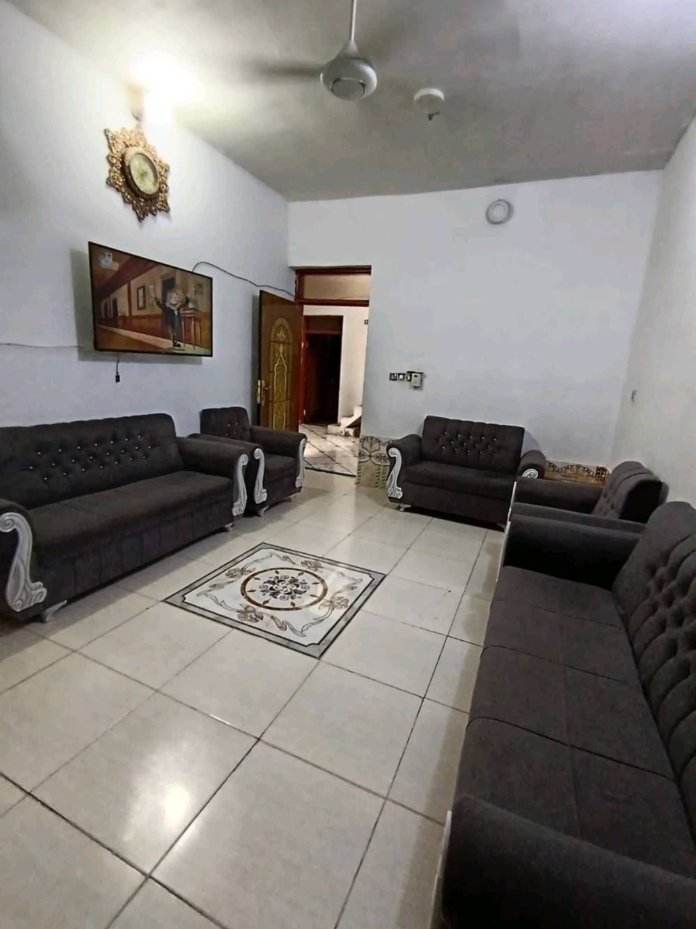 السلام عليكم بيت للبيع أبو غريب حي الشهداء بناء جديد
المساحة 120 متر طابقين قرب جامع الرحمان الرحيم والسوق 
طابو صرف تحويل ثاني يوم افتحلك بيان السعر 105وبي مجال بسيط مراسله واتساب *********** اوو مراسله خاص