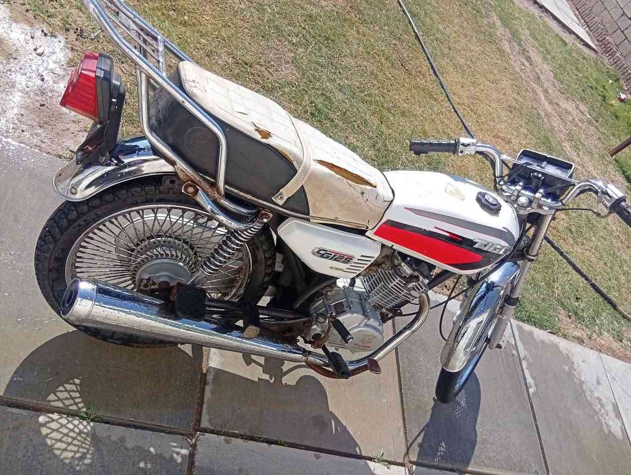 للبيع تايكر ختم سونك اوراق كامله سنكر 
موديل 2021 محرك مفتوح فقط بستم 
كهربائيات شغاله لا يت عالي ناصي هورن بس شاير نقص 
شلعه ومعدل السعر 400 وبيه مجال قليل ***********
