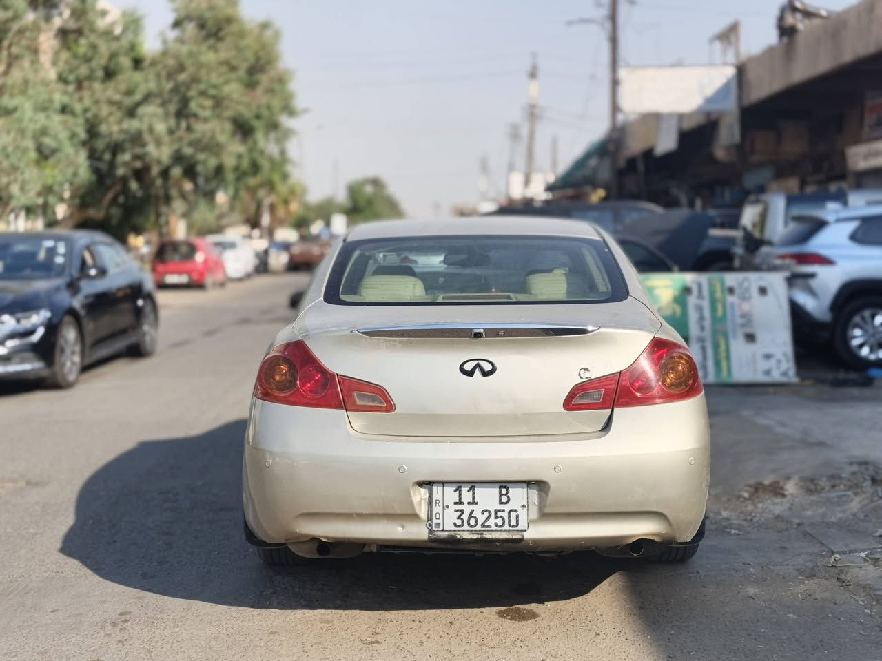 السلام عليكم انفنتي  G35 للبيع
موديل /2008
السيارة فول مواصفات 1/1 
بصمه تشغيل وابواب وصندوق 
شاشه  +كامرة خلفية +حساسات
كشنات جلد  وخزن ميموري +تدفئه كشنات 
فتحت سقف +تحكم ستيرن+شفتات رياضي
سيستم صوت+داخل لون بيجي
___________________________________
بيها فقط طه بل جاملخ أيمن +مصبوغه عام 

السعر 65 وبيها مجال بسيط 
مكاني بغداد
او الاتصال عالرقم / ***********
