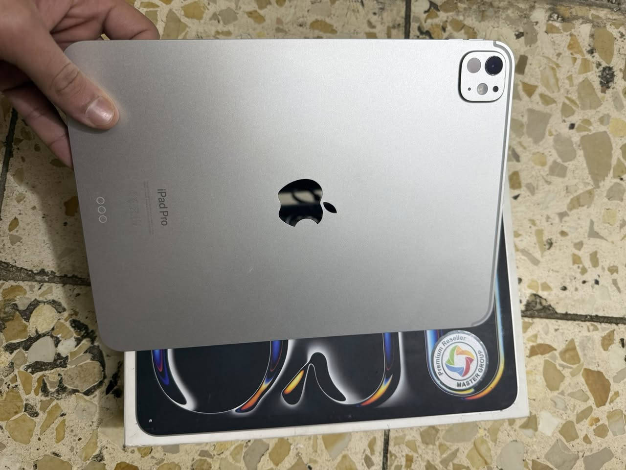 ايباد 11 معالج M4 ذكره 256 جهاز كلش جديد ونضافته 100/100 بطاريه 100 مشحون19 مره  طب عل صور وشوفه 

عارضه 1200 الف مكاني بغداد لبياع ***********
