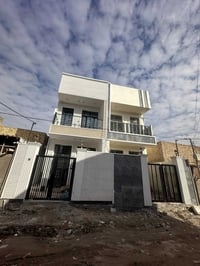 حي الأساتذه • ١٠٠م • دارين للبيع