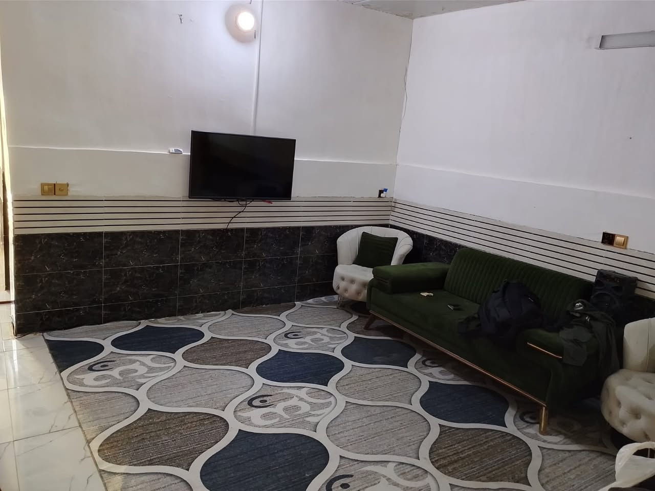 إسلام عليكم بيت تجاوز بالتراث بشارع قائد الشمري مساحته ١٠٠ وشويه تقريبا للبيع سعره ٢٥ بي مجال رقمي***********
