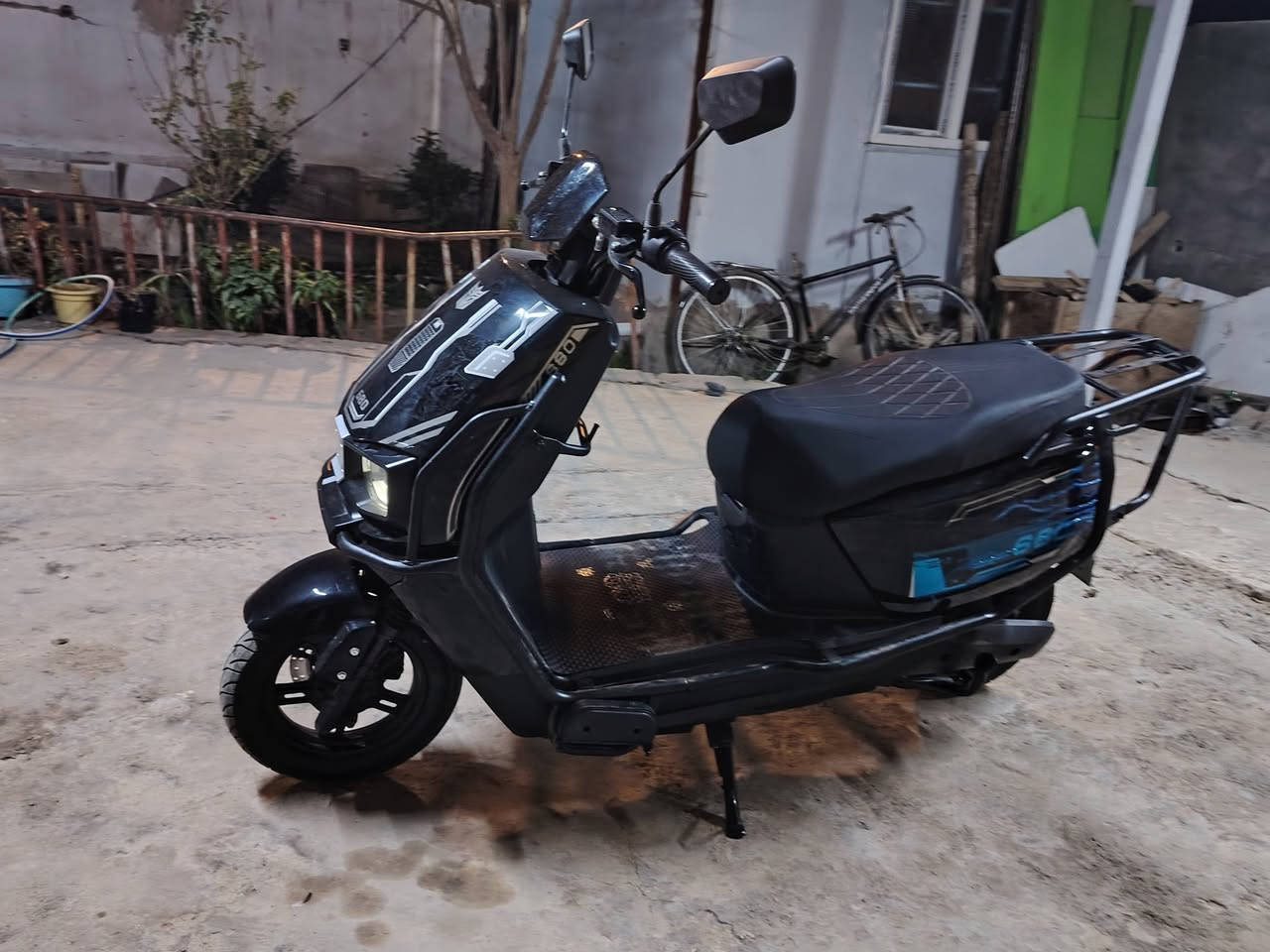 سلام عليكم دراجه شحن للبيع
زيرو جديده
بطاريات 6
موديل ٢٠٢٦
ملف 2000
لايت عالي ناصي
إشارة يمنه يسره
سعر 750،000 وبيه مجال 
عنوان ابو غريب
رقم الهاتف ***********
