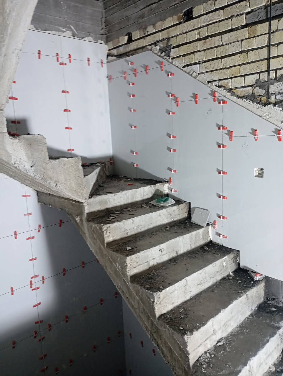 السلام عليكم إن خلف سيراميك مصري تفضل ***********
