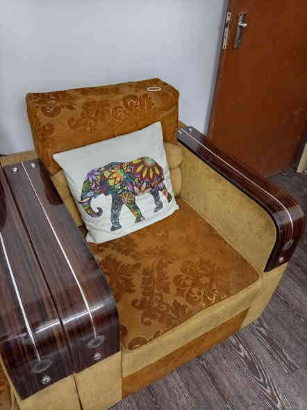 تخم ٧ مقاعد نضيف قنفتين وكرسين ٥٠ الف مكاني الحرية الدولعي موبايل***********
