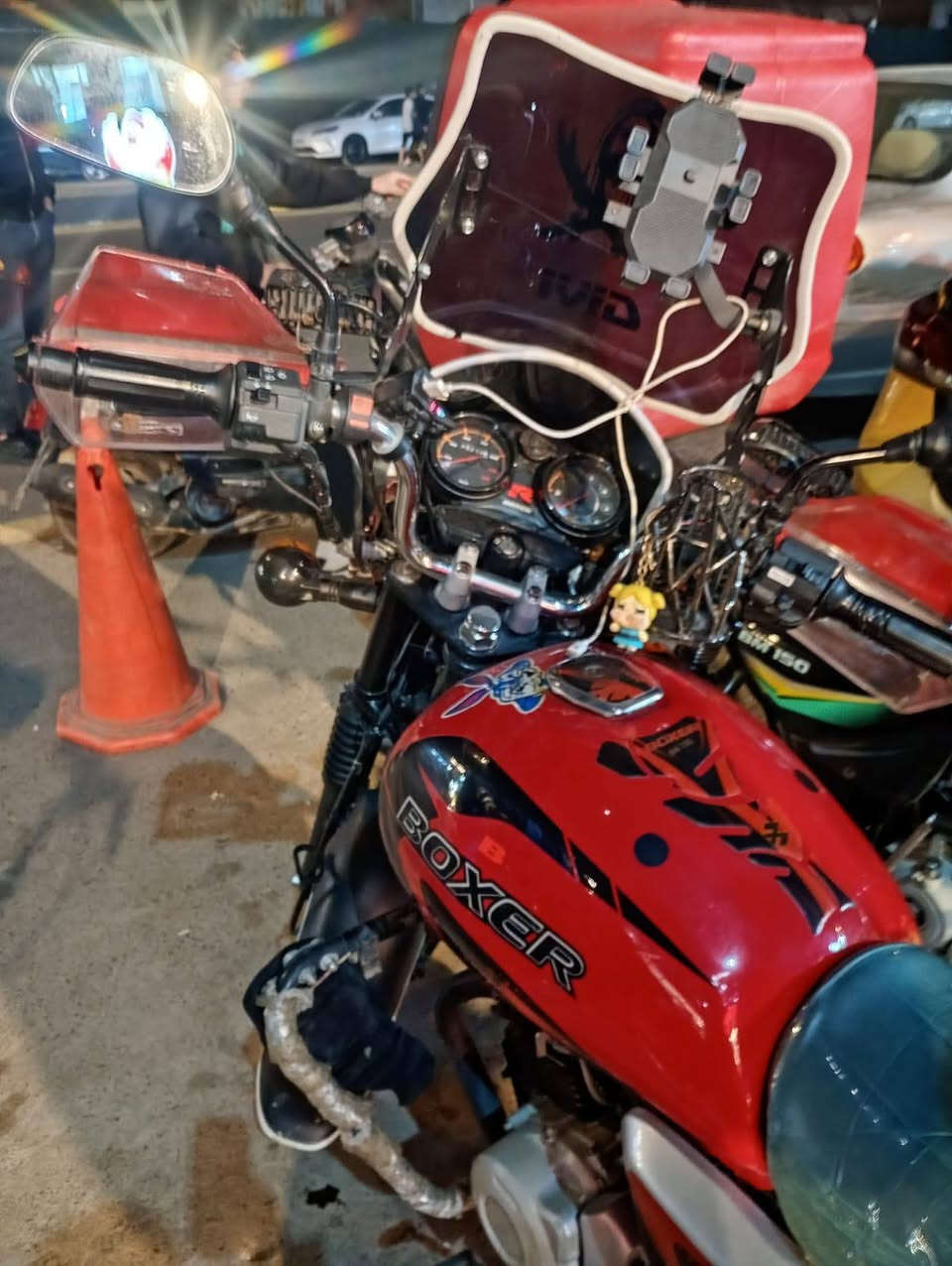 سلام عليكم بوكسر موديل 2023 رقم وسنويه مكفوله سنون و هورن طاط اصلي وسندوك مال دلفري مستعجل عله بيعتها بماني بغداد رشاد السعر 2500 بيها مجال الهاتف ***********
