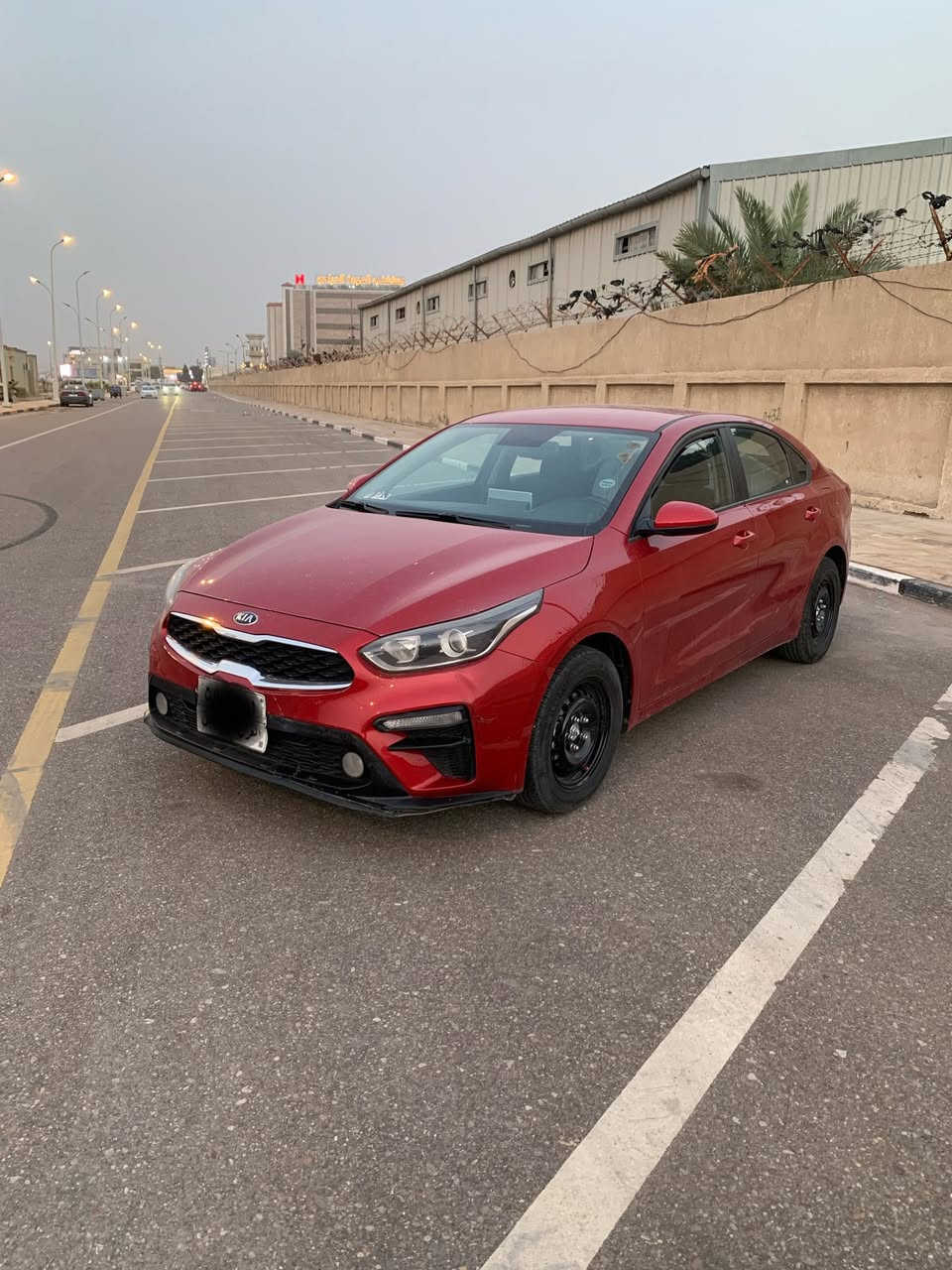 السلام عليكم سيراتو خليجي مديل ٢٠٢٠ كفاله عامه ماعده طختين  بسيطات مكينه وكير وحداديه وتبريد مكفولات مكينه وكير بلاديات على وضع شركه سياره جاهزه من كل نواحي ما ناقصه برغي تخم تاير جديد حداديه جديده رقم ربيل سنويه منتهيه قبل ٣ شهر نتهت بسم شركه تحويل لو وكاله حاضر سياره نص فول مكينه1600 دكشن عالي لون مميز احمر شذري مكاني بصره سعر ١٣٥ رقم ***********
