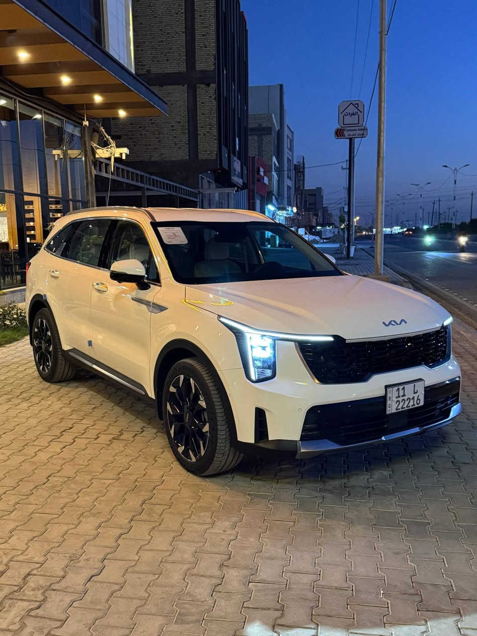 السلام عليكم ورحمة الله وبركاته 
رمضان كريم وتقبل الله صيامكم واعمالكم باحسن قبول 
للبيع كيا سورنتو 2025 خليجي خاضعه الى ضمان الدوليه 
السياره فول مواصفات اربع كامراات كراسي كهرباء اثنين داتا شو شاشه كار بلي بلاديه كير ماوس ويل حجم 20 وباقي المواصفات المعروفه للسورنتو السياره مغلفه كشنات وارضيه اصليات ب 350 دولار السياره ماشبه 1300 كيلو يعني بعدهه زيرو والسياره مكفوله من اي ملاحظات بعدهه جديده السعر 51 مليون دينار عراقي وبيها مجال قليل اي استفسار الاتصال ع الرقم *********** مكان السياره السماوه اسف للاطاله والموفقيه للجميع .
