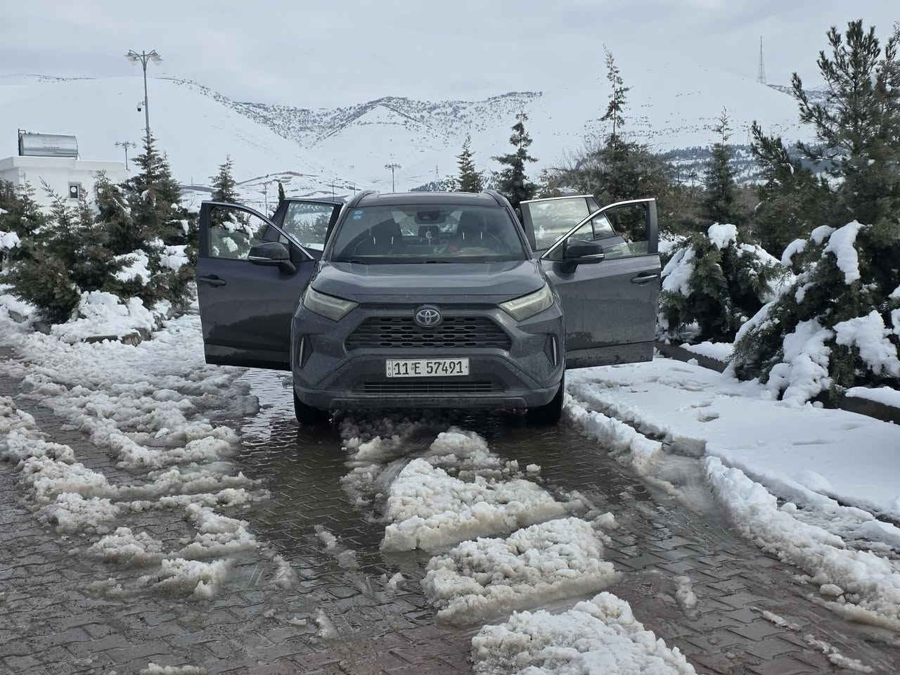 راف فور 2023  xse
أعلى فئة  هايبرد 
ماشيه ٣٤ الف بأسمي رقم بغداد سياره فول مواصفات شنو بالك بيها كله شغال ما بيها اي نقص تحويل ثاني يوم مكانها بعقوبة
بيع قفط سعر240$
رقم ***********

