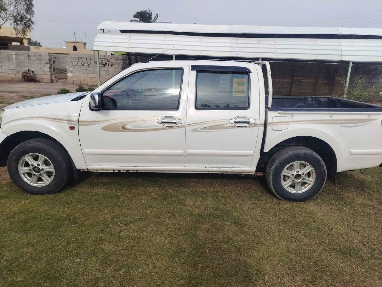 سلام عليكم سياره كريت ويل مديل 2013 مكفوله عده البنيدبيهه ضربه بسيطة ولباقي كفاله محرك كير رقم واسط سعر خاص رقم الهاتف ***********
