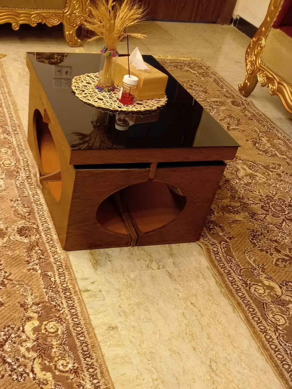 السلام عليكم تخم 10مقاعد للبيع هوة وطبلاته نضيف كلش سعره550 ألف العنوان بغداد الجديده قرب ساحة كاتب العدل رقم الهاتف ***********
