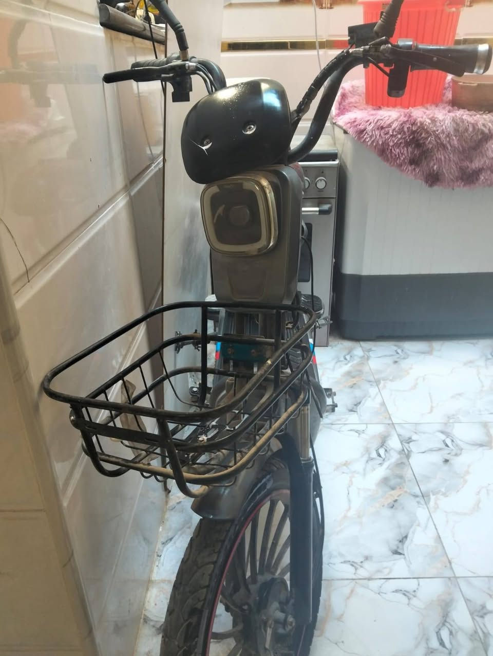 دراجه شحن للبيع شرط ل شغل كله شغاله حجم جبير اخوان هاي مو امل ٢٥٠ ول ٣٥٠ ل حجم صغير لا عيوني هاي ل حجم جبير تاخذ ٥ بطاريات كبار مال ستوته توديك لل حسينيه وترجعك شرط ابيعه بطاريات تعبانه يرادله بطاريات ب 125 اخوان تاير ل خلفي جديد ول أمامي جيت اسويه بس شتريت وحده الله شاهد هذه رقمي  ***********.  مكان بغداد وتدللون
