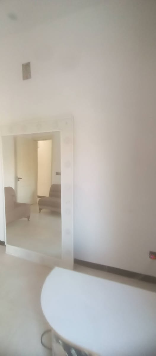 مرايا البيع قياس ٢٠٠*130عدد ثنين سعر اوحده ٨٠ وبي ***********
