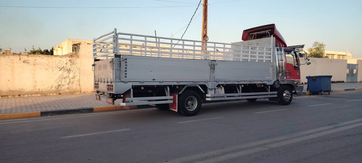 سلام عليكم سياره هينو لبيع او مراوس سياره ٨٠ سوبر سته وربع بلادي سياره جاهز من كلشي مكان كوت لشهداه ***********
