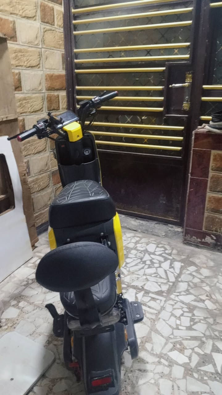 دراجه شحن ار 9 ونلي خمس بطاريات 32امبير 60فولت دراجه نضيفه قطع اصليه ممبدل بيها اي شي . 
تواصل واتساب *********** 
مكاني الدوره ابودشير
