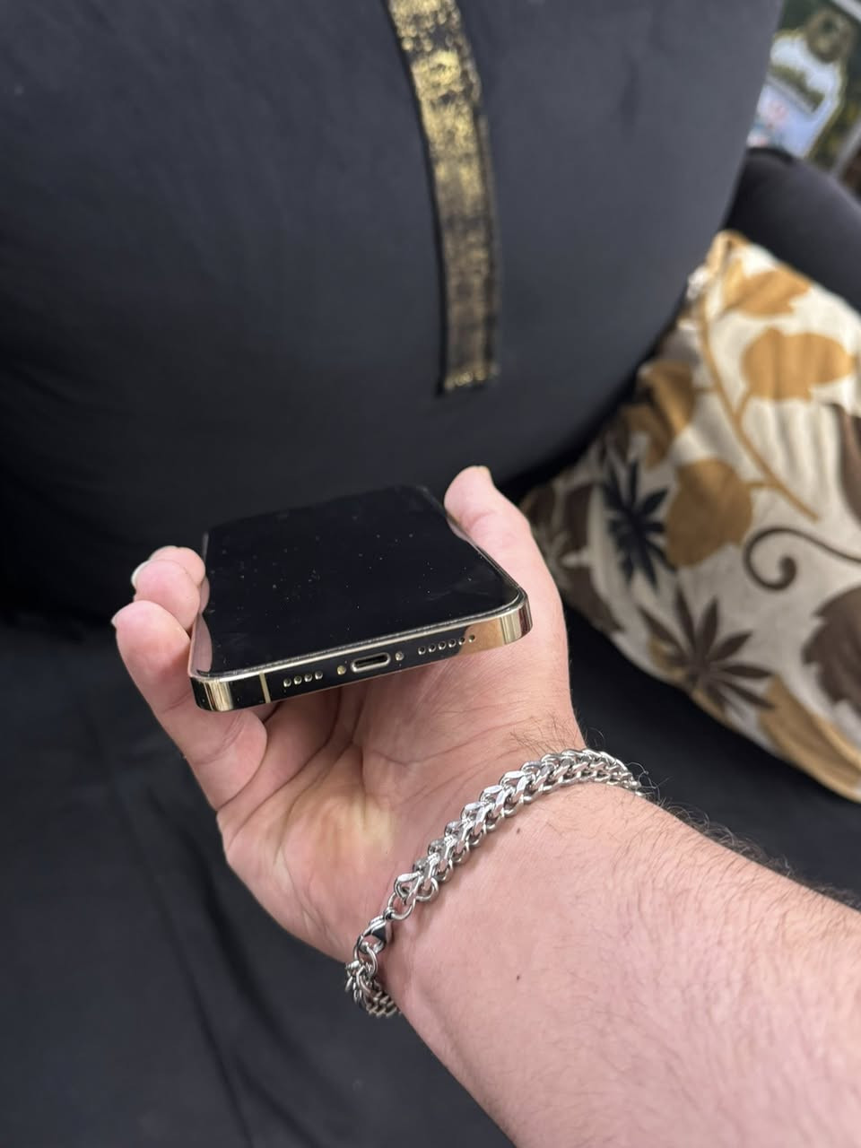 آيفون 13برو ماكس نضيف حيل الجهاز ممفتوح ابد كلشي ممبدل بي مساحه256البطاريه 81بلادي لتواصل واتساب***********
