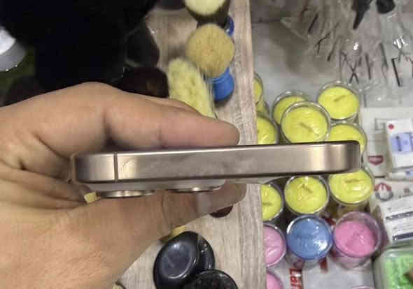 سلام عليكم متوفر ايفون 16 برو ماكس ذاكره 256 نظافه 100‎%‎ بطاريه 96‎%‎ شركات غراظه كامله السعر مليون 350 الف 
مكاني بغداد
