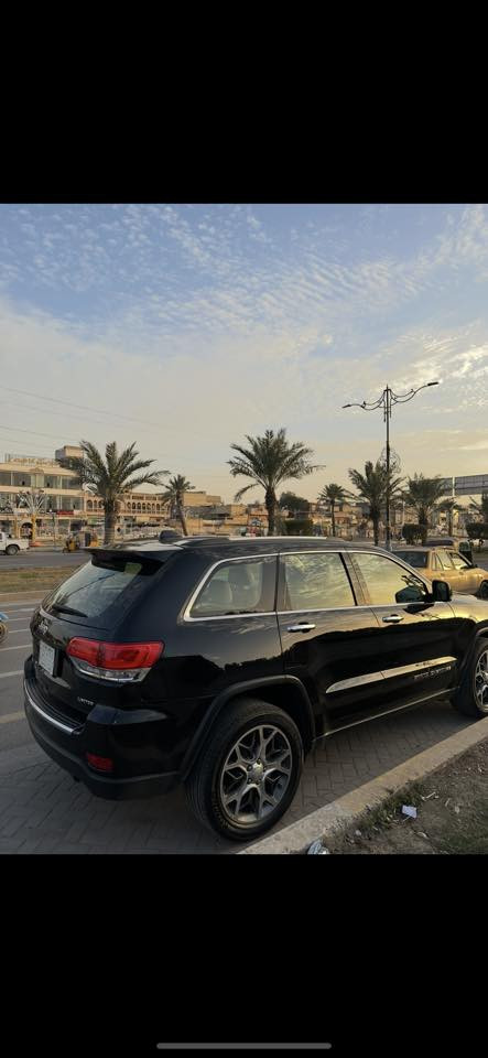 🔥للبيع – جيب كراند شيروكي خليجي (لمتد بلص)كامل مواصفات
مكاني بغداد زيونة 
✨ موديل: 2019 خليجي
✨ فئة: Limited (لمتدد بلص)
بيها بارد فقط موجود سونار 
✨ رقم بغداد
💎 المواصفات الكاملة:
✔️ محرك 6 سلندر 3600
✔️ دبل (دفع رباعي)
✔️ فتحة سقف بانوراما
✔️ جلد فاخر وكالة
✔️ شاشة كبيرة 3 + نظام ملاحة
✔️ كاميرا خلفية + حساسات أمامي وخلفي توقف ذاتي
✔️ تشغيل بصمة (دخول وتشغيل بدون مفتاح)
✔️ ريموت ستارت (تشغيل عن بعد)
✔️ مقاعد كهرباء + تسخين مقاعد
✔️ مثبت سرعة
✔️ تخم تاير جديد
✔️ إنارة LED نهارية
✔️ نظام ثبات إلكتروني
🚗 السيارة استخدام شخصي، نظافة عالية جداً، فحص كامل.
🔥 ما تحتاج صرف نهائياً – عليها ادامه كامله.
💰 السعر 270
📞 للحجز والاستفسار:
‭0771 116 6924‬ ‭
