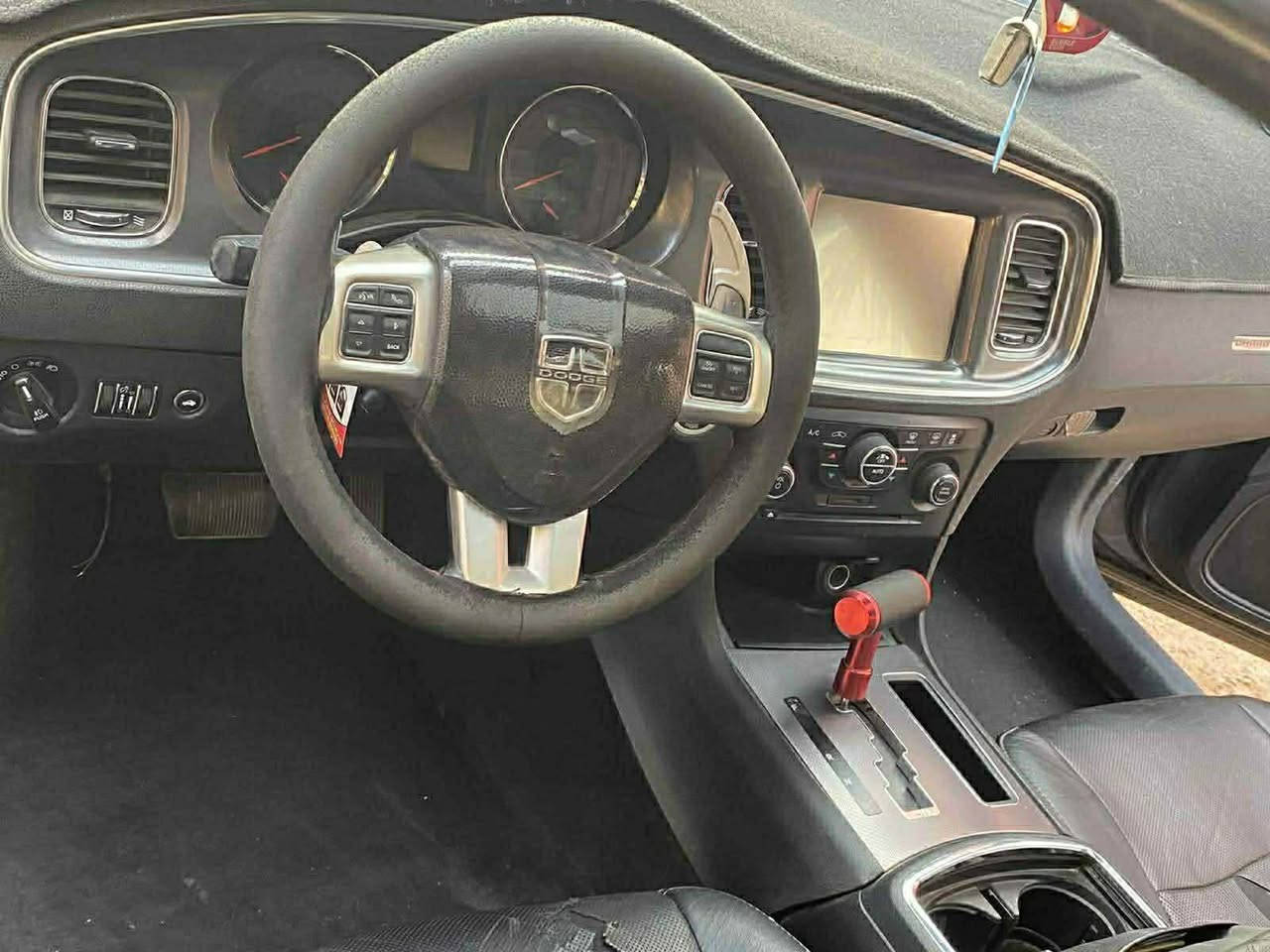 السلام عليكم جارجر 14هيمي موصفات srt 5700كندي بغداد بسمنا سيار حلوه حادثا فقط بنيد سعرها 158رقم الهاتف***********
