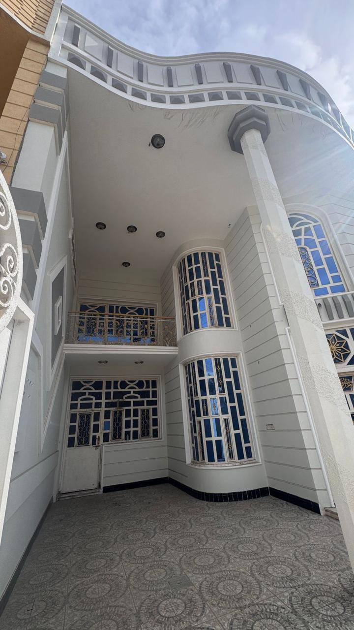 #أيجار_للأغراض_التجارية بيت طابقين بناء كونكريت يتكون من ٤ غرف وصالتين واستقبال وكراج وثلاث مجاميع صحية #عنوانه حي اور خلف مستشفى الامام الحسين شارع بيوت التزاهة الرئيسي. للاستفسار الاتصال ابو جعفر البدري ***********
