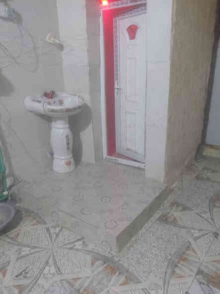 السلام عليكم بيت البيع بحي الاصدقاء قرب مدرسة الوقدي بي غرفه نوم ٤ونص في ٤ونص ودونيه  ٤في ٣ونص وصحيات البيت كله سرميك ونضيف ماعلي لا زاله ولا تبيغ السعر ٩بي مجال الشراي ***********
