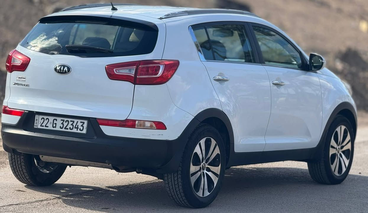 كيا سبورتج 2014 خليجي  مكفولة
مكينة 2000 مكفول 
تحكم ستيرن 
كامره دواره 
رادار 
بيها شخط باب السايق مبين بلصوره ع وضعه لامدكوك بارد ولاشي 
سياره جاهزه ونضيفه 
السعر ١٣٠ 
العنوان / السيديه 
للأستفسار / ***********
