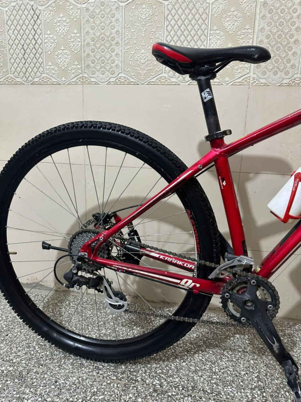 جبلي gt امريكي حجم 29
سيت شيمانو اكيرا
بدالات شيمانو الفيو
بطيخات هاسنس 7 pro طرب عالي (جدد)
بريكات دهن شيمانو  (جدد)
المعدن فول المنيوم 
السرعات 3-8 
دراجه نظيفه وجاهزه 
السعر 350 الف ❤️
بغداد ***********
