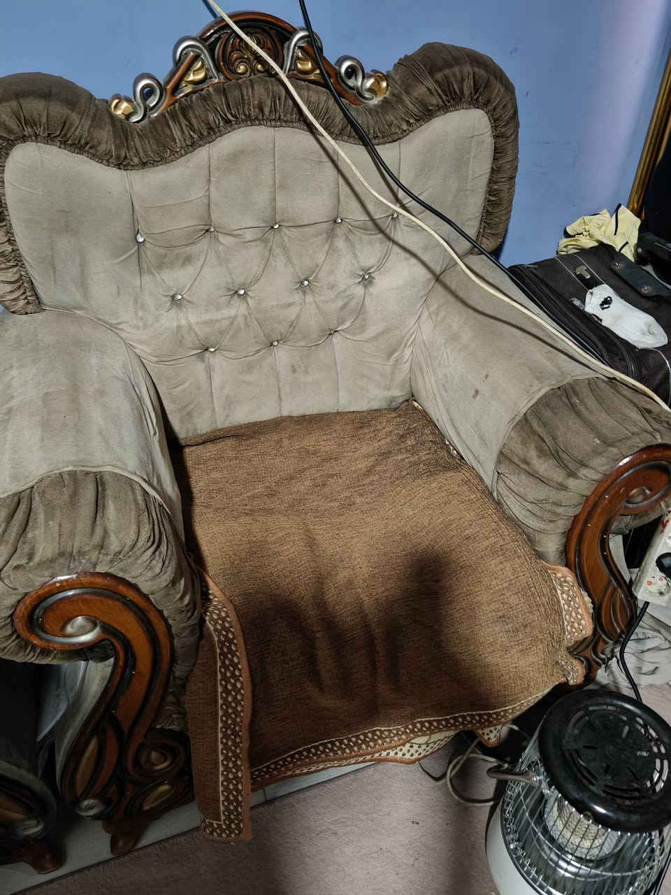 تخم 8 مقاعد
2ةبيهن ضرر
6 كلش نضيفات
السعر200
المكان الحريه 
***********
