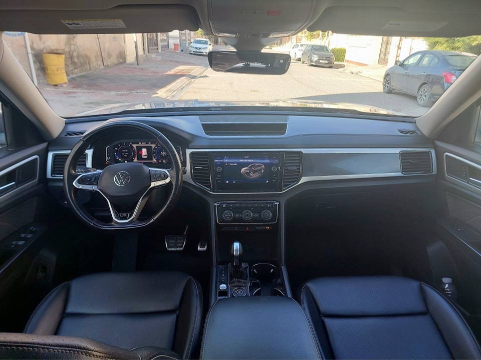 ((سعر مناسب جدا + فول مواصفات + كلين)) 
للبيع سيارة فولكسفاكن اطلس موديل ٢٠٢٢ فول مواصفات ١/١ SEL R LINE لون سلفر كلين السيارة بدون صبغ او تبديل او تعديل عدا PDR على كد ٣ اصابع و ما يبين كير و محرك مكفول و ما مفتوح شرط سيارة ماشية ٥٥ الف ميل او ٩٢ الف كيلو متر سيارة جاهزة سنوية جديد رقم جديد زينكة مدفوع يعني سيارة ربع دينار مصرف مابي شرط التحويل و الوكالة 
اعلی المواصفات  atlas 1/1 :
لايتات أمامية و خلفية LED + زينون + AUTO + لايتات متحركة مع ستيرن 
دعاميات و كت بلادي R LINE رياضي 
ويل حجم كبير اسود مال R LINE 21 انج بلادي 
دبل اكزوز 
هوك لسحب سيارة بلادي 
سقف بانوراما
بصمة تشغيل ٤ أبواب وصندوق بصمة
تشغيل عن بعد (Remote Start)
صندوق شفط كهربائي
نظام قيادة ذاتية / ٣٦٠ درجة رادار
رادار أمامي
 (تحديد مسار)
رادار جانبي (نقاط عمياء)
رادار خلفي (تحذير من الاصطدام)
كاميرات محيطية 360°
فورويل ٤×٤
صندوق شفط + كهرباء + يفتح بتمرير الرجل 
سستم سماعات FENDER
٣ مقاعد ٦ راكب كشنات VIP 
٣ قطع تبريد و يمكن تحكم بيه من الخلف 
شاشة إلكترونية(ديجتال) + شاشة كبير و كامرة دوارة ٣٦٠ درجة
كشنات جلد + كشنات أمامية كهرباء + كشنات خزن ٣ وضعيات + كشنات تدفئة و ستيرن تدفئة 
داخل لونين اسود + قهوائي + كاربون فايبر 
داخل كامل اضوية LED و يمكن تحكم بيه من الشاشة 
تحكم وضعيات القيادة Drive Modes (NORMAL +ECO +SPORT +COSTM ) 
و بيها وضعيات ثلوج و طين و شارع ٥ وضعيات 
تبريد مركزي لمس
هاند بريك بصمة
Android Auto 
Apple Car Play 
مانع انزلاق+ABS
شاشة كبيرة لمس
حساسات خلفية + امامية 
تحكمات استيرن فول + تحديد سرعة 
اوتو ستارت Auto start 
اوتو ستوب Auto Stop 
شحن واير ليس 
كل اماكن مختوم R LINE 
و بعد مواصفات هواية مكان سيارة كركوك سعر ٢٦٥ و بي مجال بسيط جدا رقم موبايل *********** كركوك, العراق
