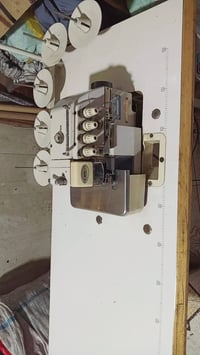 مكينة اوفر جاكيت 4 خيط نظيفة اخت الجديدة سعر 300 قفلة مكان بغداد الحري...