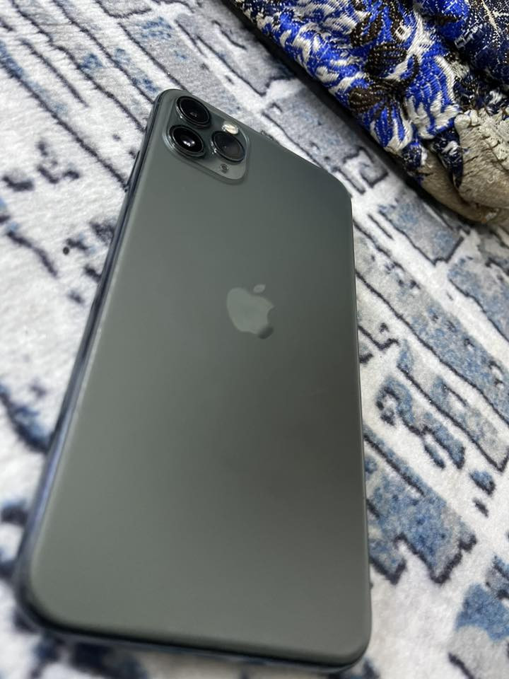 أيفون 11
Pro max 
ذكر 64شرط مامفتوح
مع كرتونه
السعر 300. ألف 
*********** 
بطارية 75
