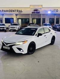 كامري 2018 SE سلايت  كشنات جلد + كهربائي  شاشه كبير  تحكمات ستيرن  ماش...