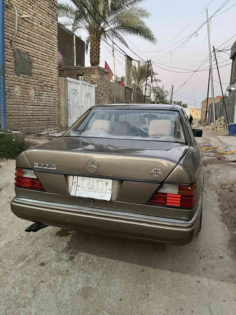 مارسيدس دب 300 موديل 1991 رقم بغداد.. مكينة وكير محور ياباني فيفيتي 2500... كهربائيات كله شغاله قواعد دبلات وحده معمرة  شي بسيط والثاني ابلاد حدادية صدر جديدة خاليه من اي خياسات.....تايرات نضيفات...غرفة كلش نضيفة ودوشمة جديده 
السعر 50 وبيها مجال بسيط 

للاستفسار عالخاص او الاتصال على الرقم التالي ***********..
