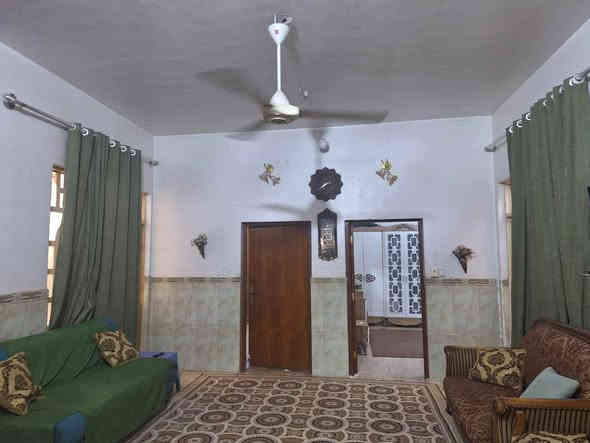 دار 200م في النجف حي ابو طالب مطلوب بحدود 80 للعقاري طابقين الطابق الاول صب بي مطبخ وإستقبال كبير وصاله وغرفتين وحمام والطابق الثاني عكادة وبي غرفتين وصاله وحمام  سطوح ثنين مو كل البيت مصور الي يريد يتفضل للبيت بشارع الطاقة السعر 280 وبي مجال الرقم:*********** النجف
