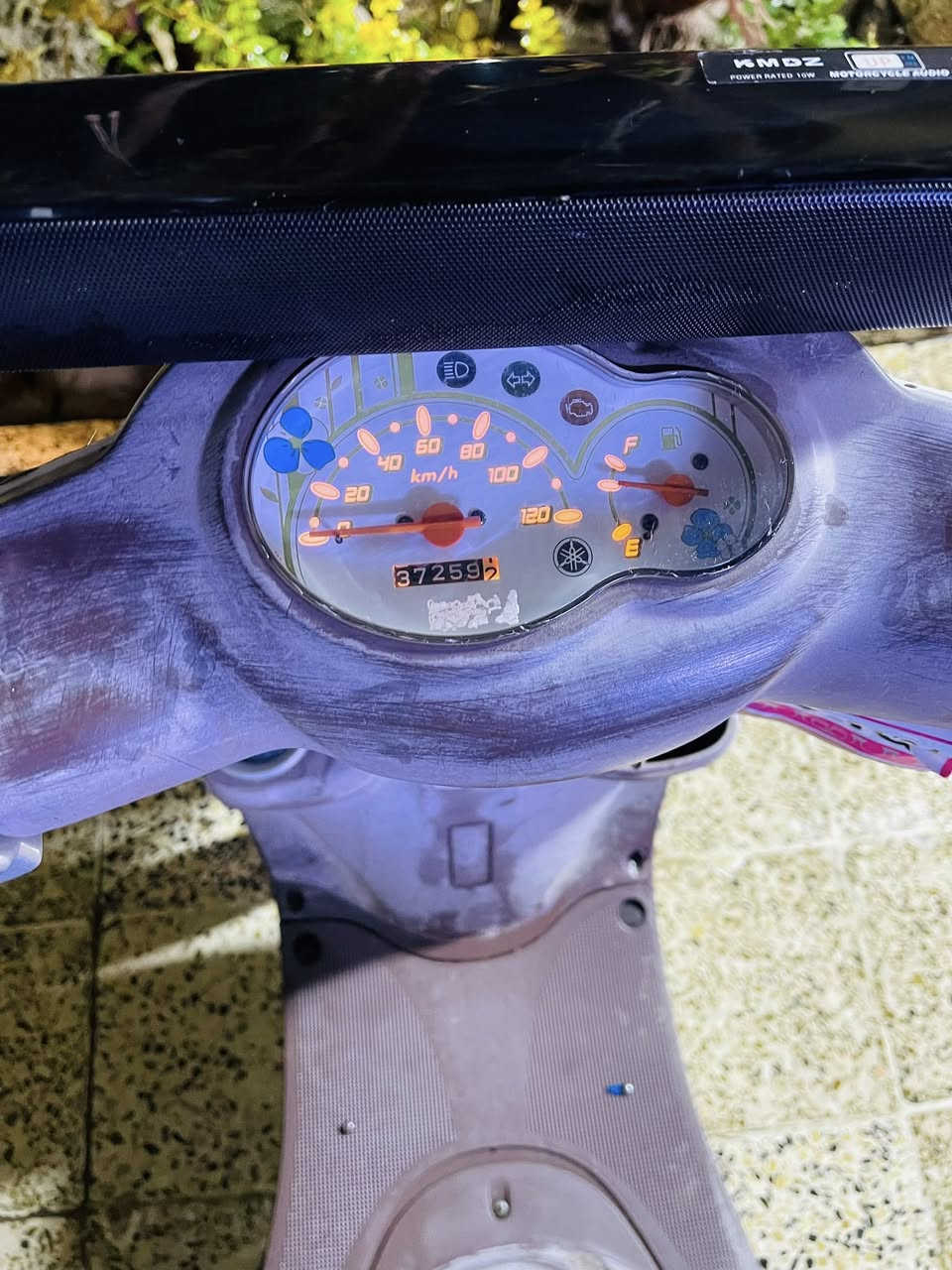 السلام عليكم
دراجه فلة للبيع 
جديده بمعنى الكلمه صارلها شهرين نازله رمبه تجي وتشوفها بعينك دهنها امزويل كل ١٥ يوم ابدله استعمالي الها قليل جدا 
السعر مليون و١٥٠ وبيها مجال مكاني بغداد البياع رقمي ***********
