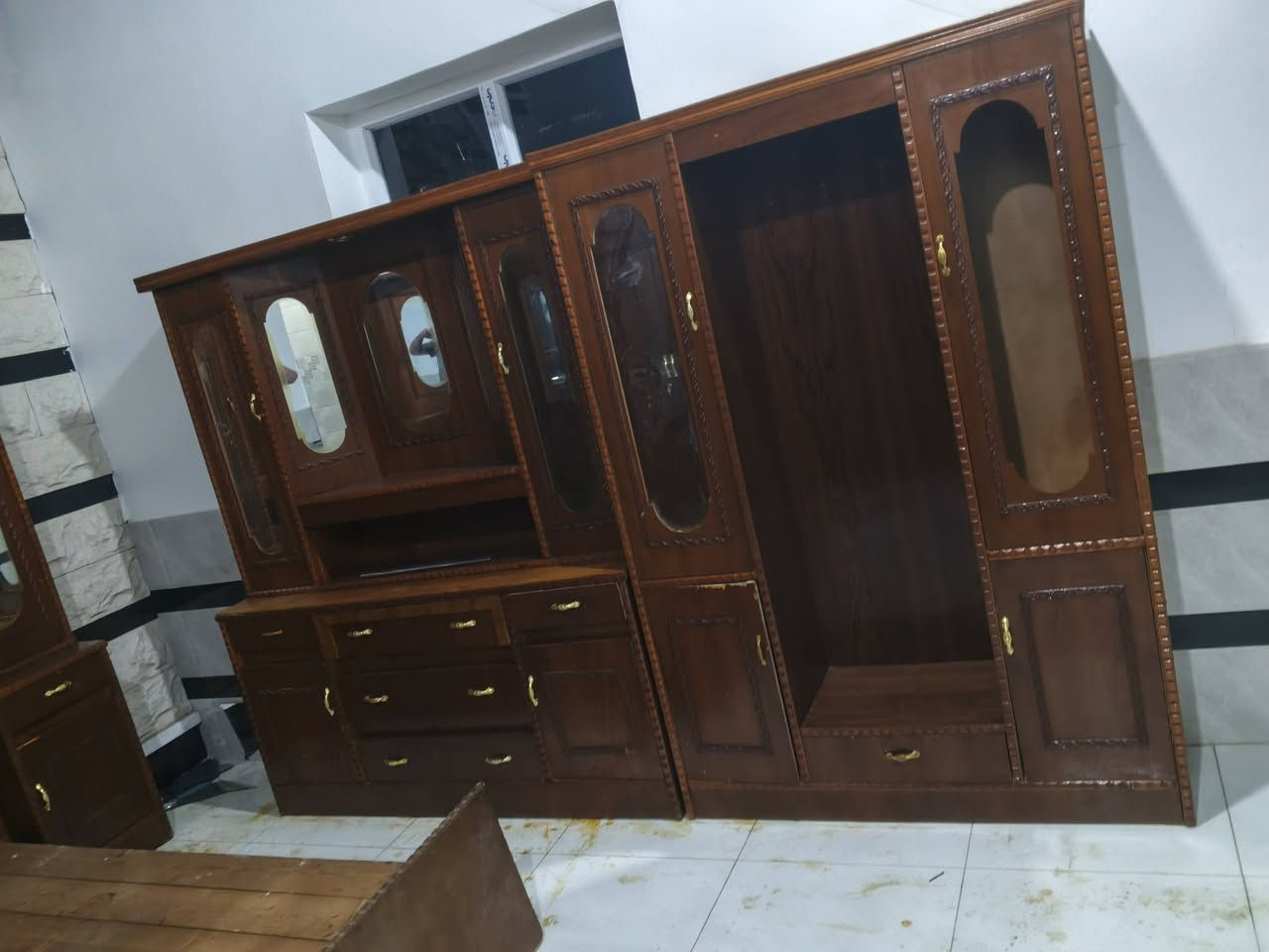 سلام عليكم يوجد غرفة خشاب صاج البيع السعر 600بيها مجال العنوان قضاء الرمانه لاستفسار علا هاذ رقم ***********
