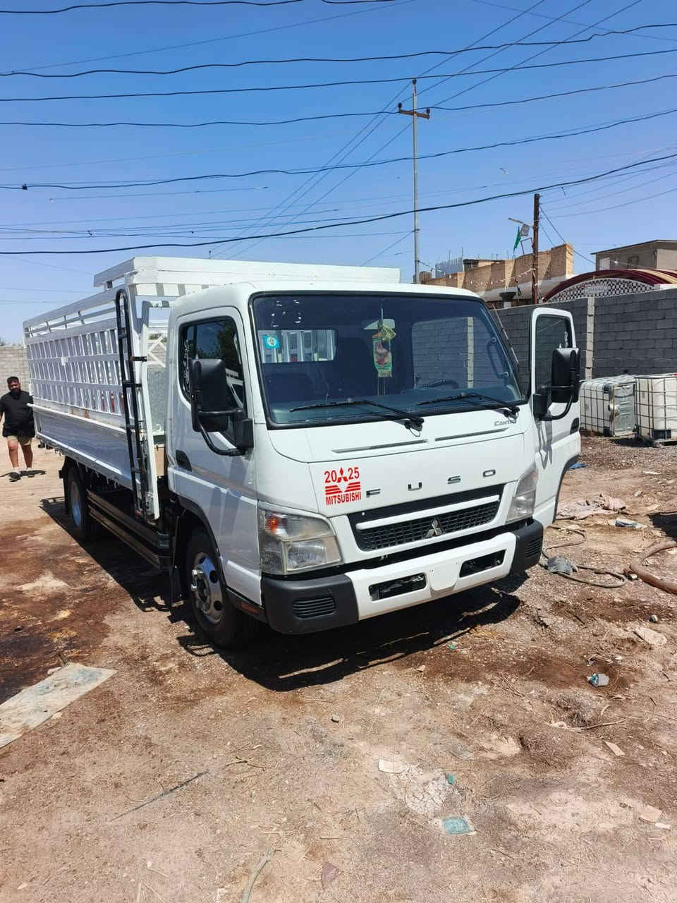 كنتر لبيع موديل 2025 رقم بغداد 
كفاله عدى بارد كد 4اصابع باب العبري سياره جديده ماشيه 85الف رقم بغداد انكليزي الجديد  285وبيه مجال 
عنوان السياره بصره القرنه
رقم الهاتف ***********
***********
